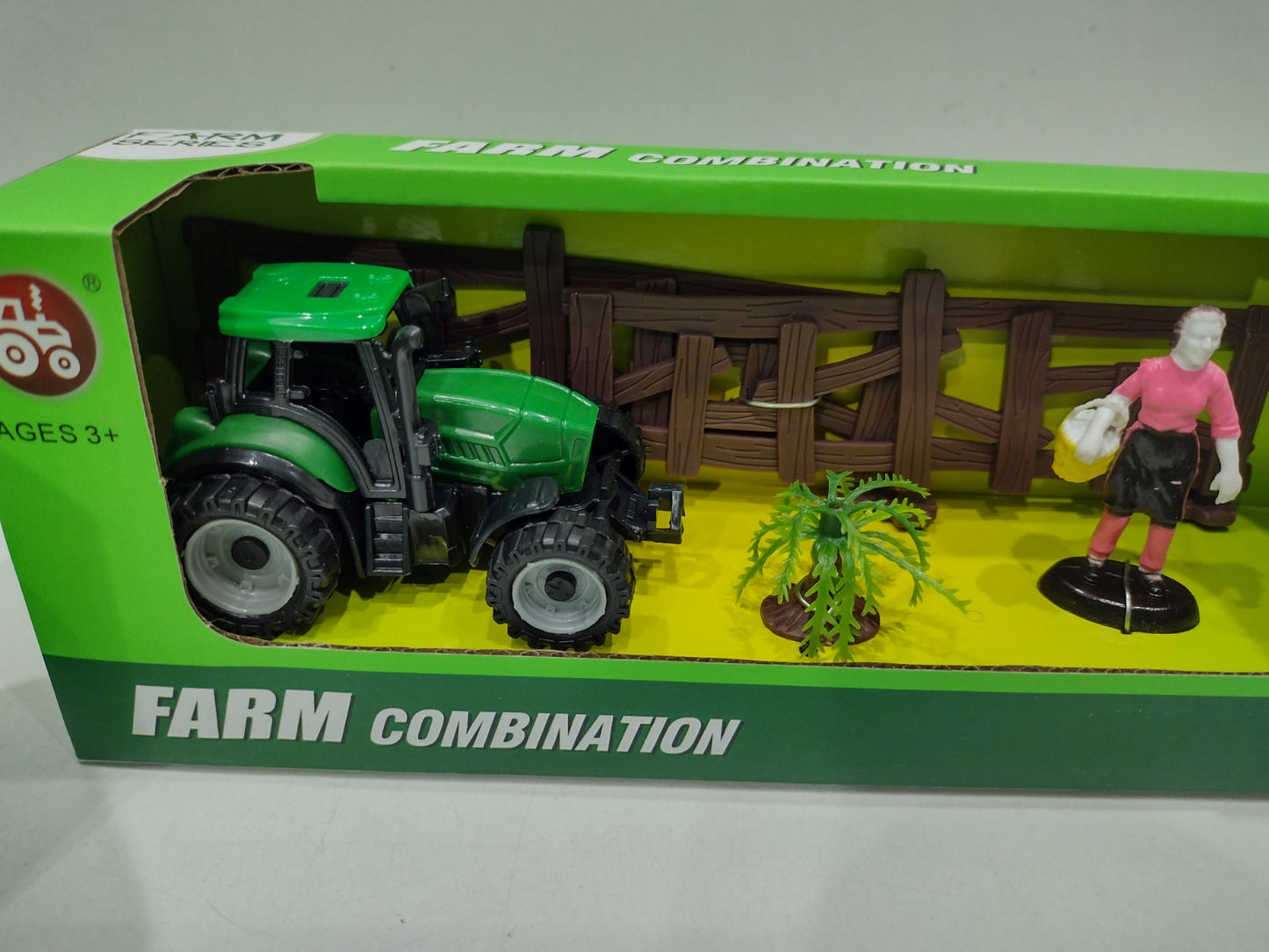 Tractor cu remorca furaje + 1 animal (23 cm cutia) / 120