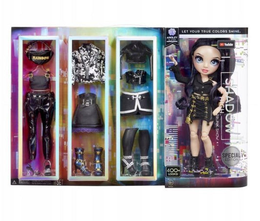 Papusa Rainbow High - Trunk Show Ainsley Slater, cu 3 tinute / 2